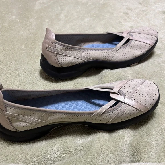 Clarks Privo Shoes Womens Size 10 Stone Leather Mary Jane Flats Perforated - Picture 4 of 6